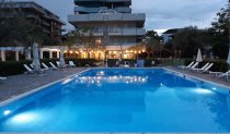 esterno e piscina